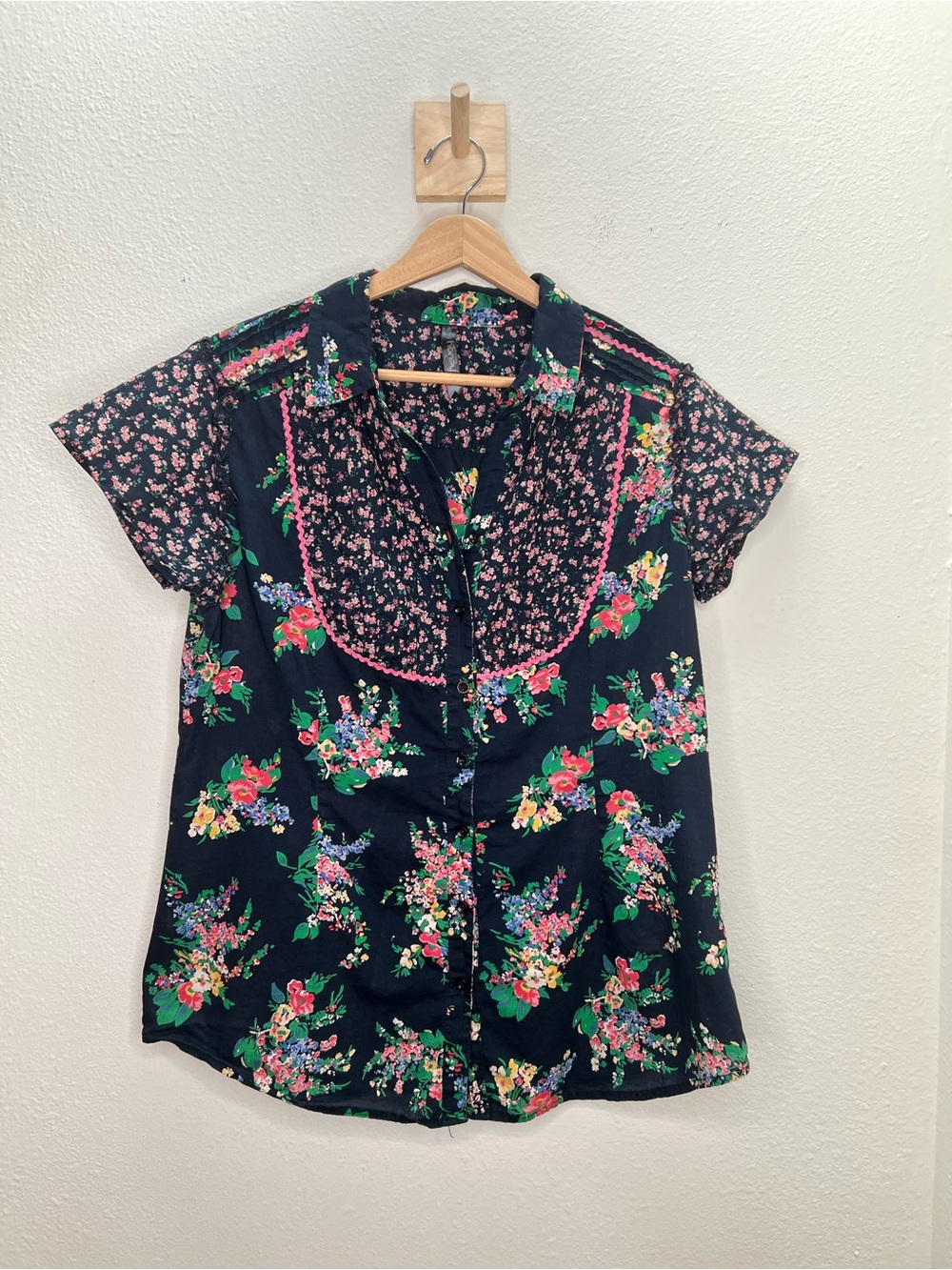 Cottagecore Floral Navy Short-Sleeve Button Front Top w/ Pink Detailing XL